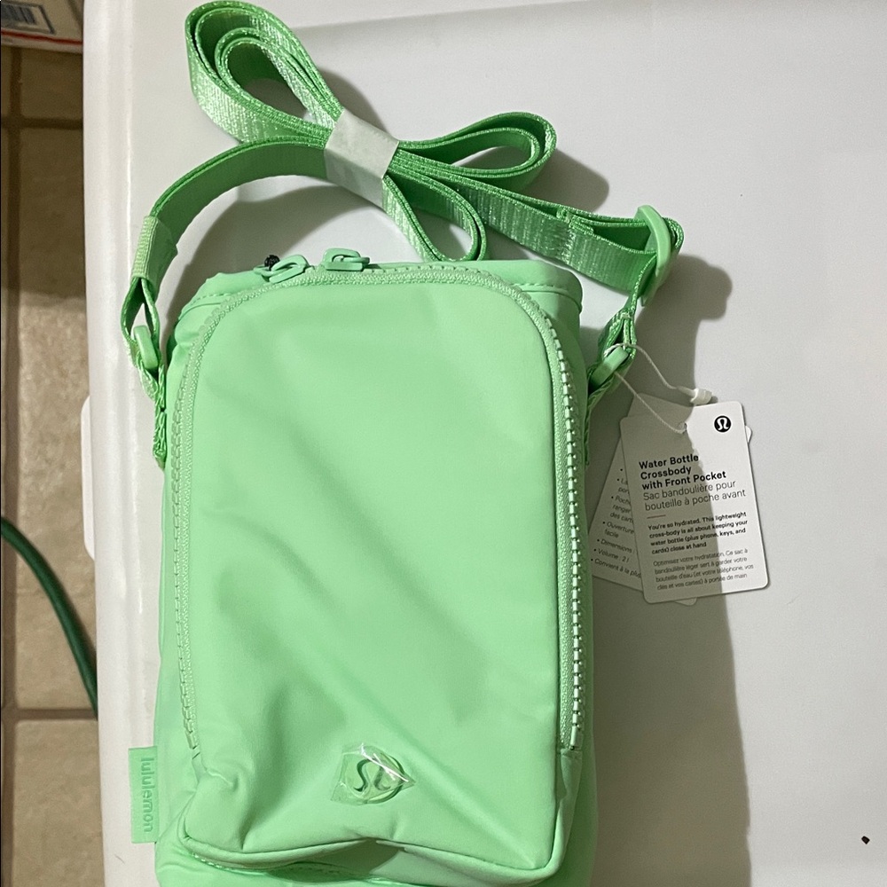 🍋Lululemon Green Crossbody Bag water bottle Crossbody with front pocket - Picture 2 of 3